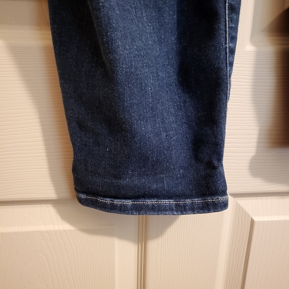 Judy Blue Jeans - Picture 6 of 9